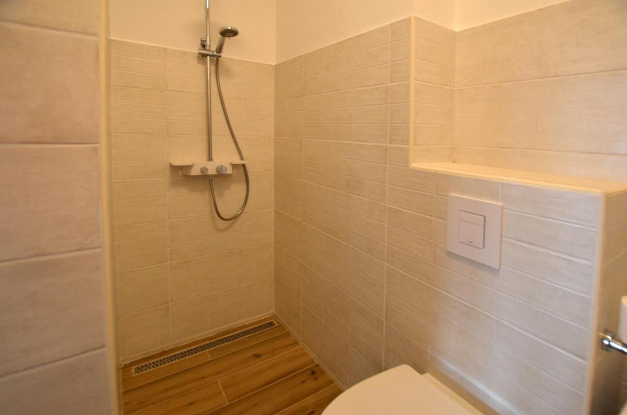 Sarah Apartment Ровинь Экстерьер фото