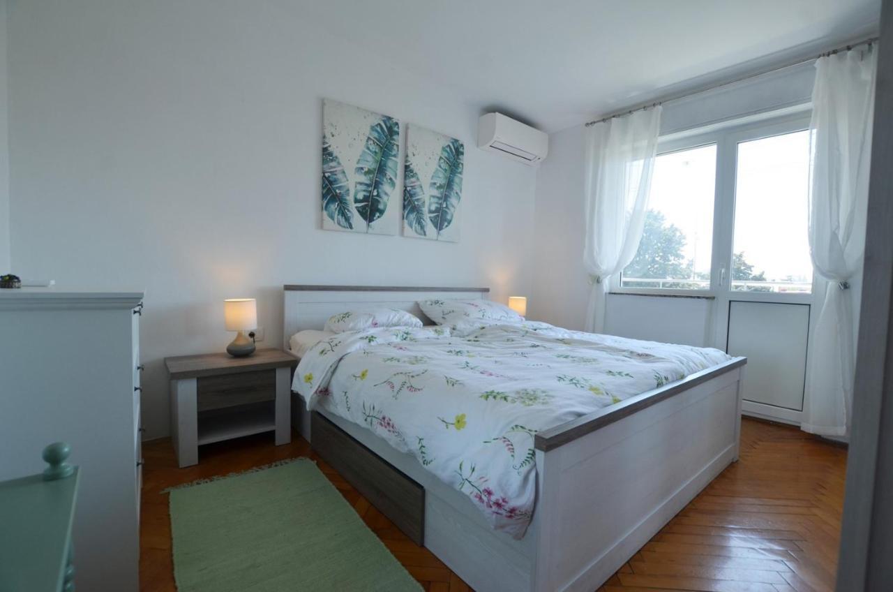 Sarah Apartment Ровинь Экстерьер фото